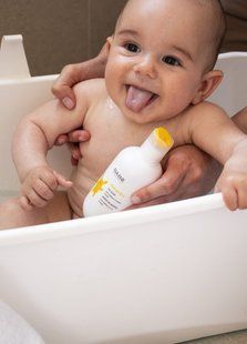Дитяче мило на основі олій для сухої та атопічної шкіри BABE Laboratorios Pediatric Oil Soap