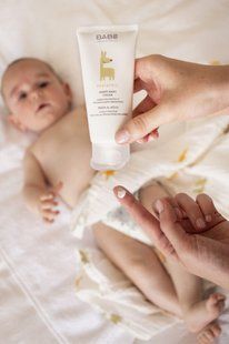 Дитячий зволожуючий захисний крем під підгузки BABE Laboratorios Pediatric Nappy Rash Cream