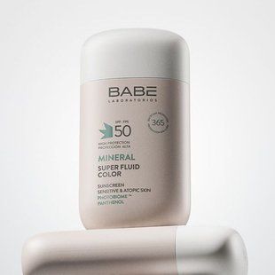 Сонцезахисний мінеральний флюїд з тонуючим ефектом BABE Laboratorios Sun Protection Mineral Super Fluid Color SPF 50