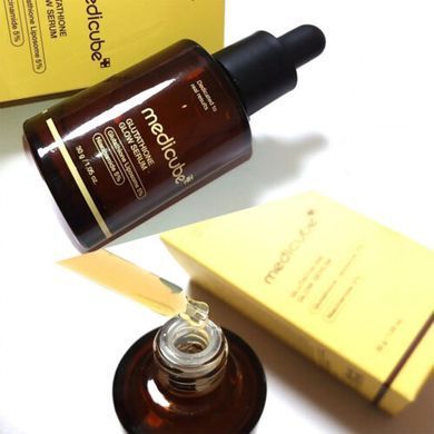 Освітлювальна сироватка з ліпосомальним глутатіоном Medicube AGE-R Glutathione Glow Serum