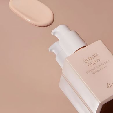 Коригуюча сонцезахисна есенція Koy Bloom Glow Sun Essence SPF50+ PA++++