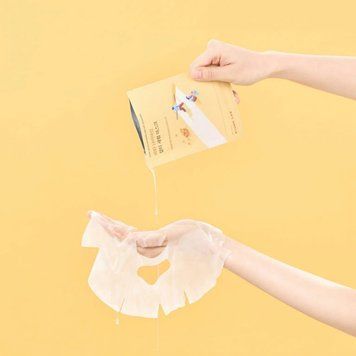Освітлювальна тканинна маска з вітаміном C та ніацинамідом ROUND LAB Vita Niacinamide Dark Spot Serum Mask