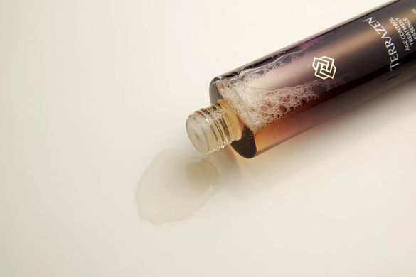 Омолоджуюча есенція для обличчя з природним комплексом проти зморшок TERRAZEN AGE CONTROL TREATMENT ESSENCE