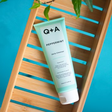 Очищуючий гель для обличчя з м'ятою Q+A Peppermint Daily Cleanser